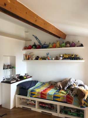 Letto con cassettoni contenitivi su disegno